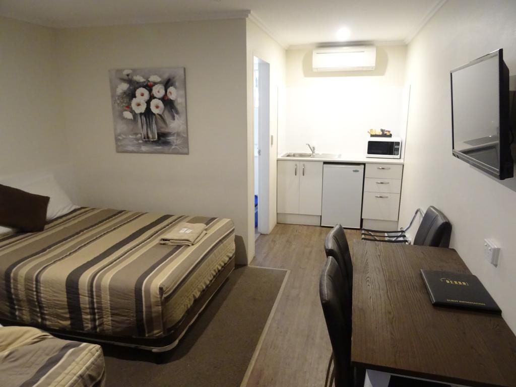 Centrepoint Motel Дабо Екстериор снимка
