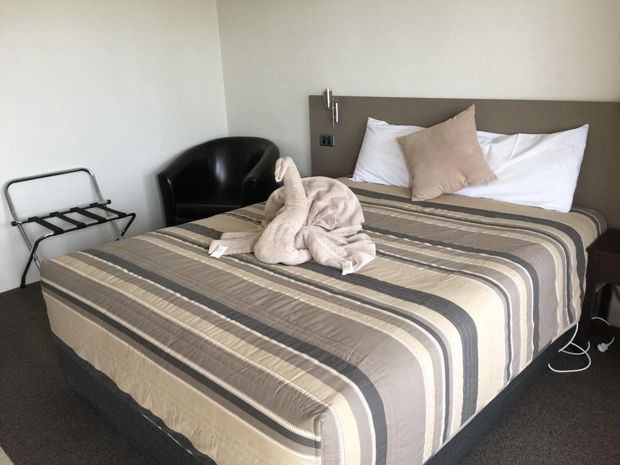 Centrepoint Motel Дабо Екстериор снимка