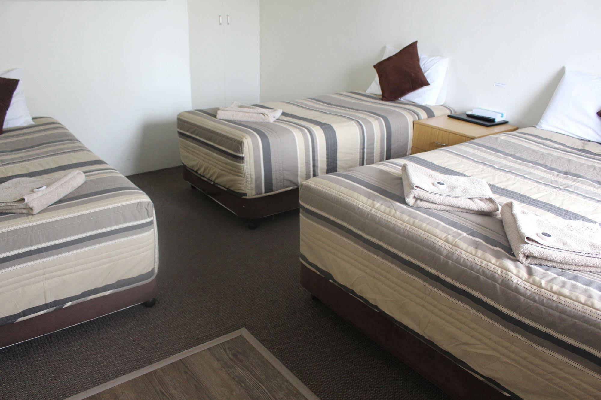 Centrepoint Motel Дабо Екстериор снимка