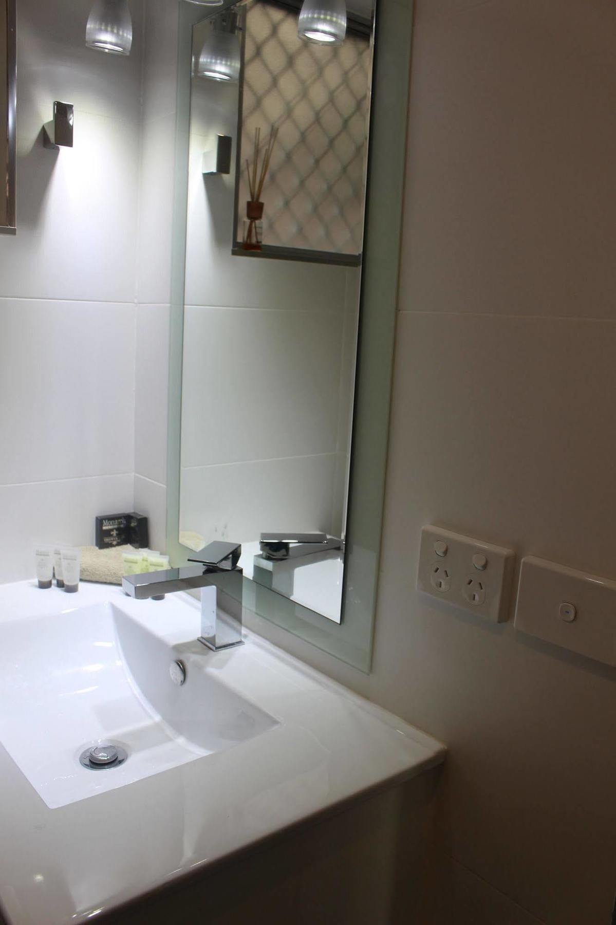 Centrepoint Motel Дабо Екстериор снимка