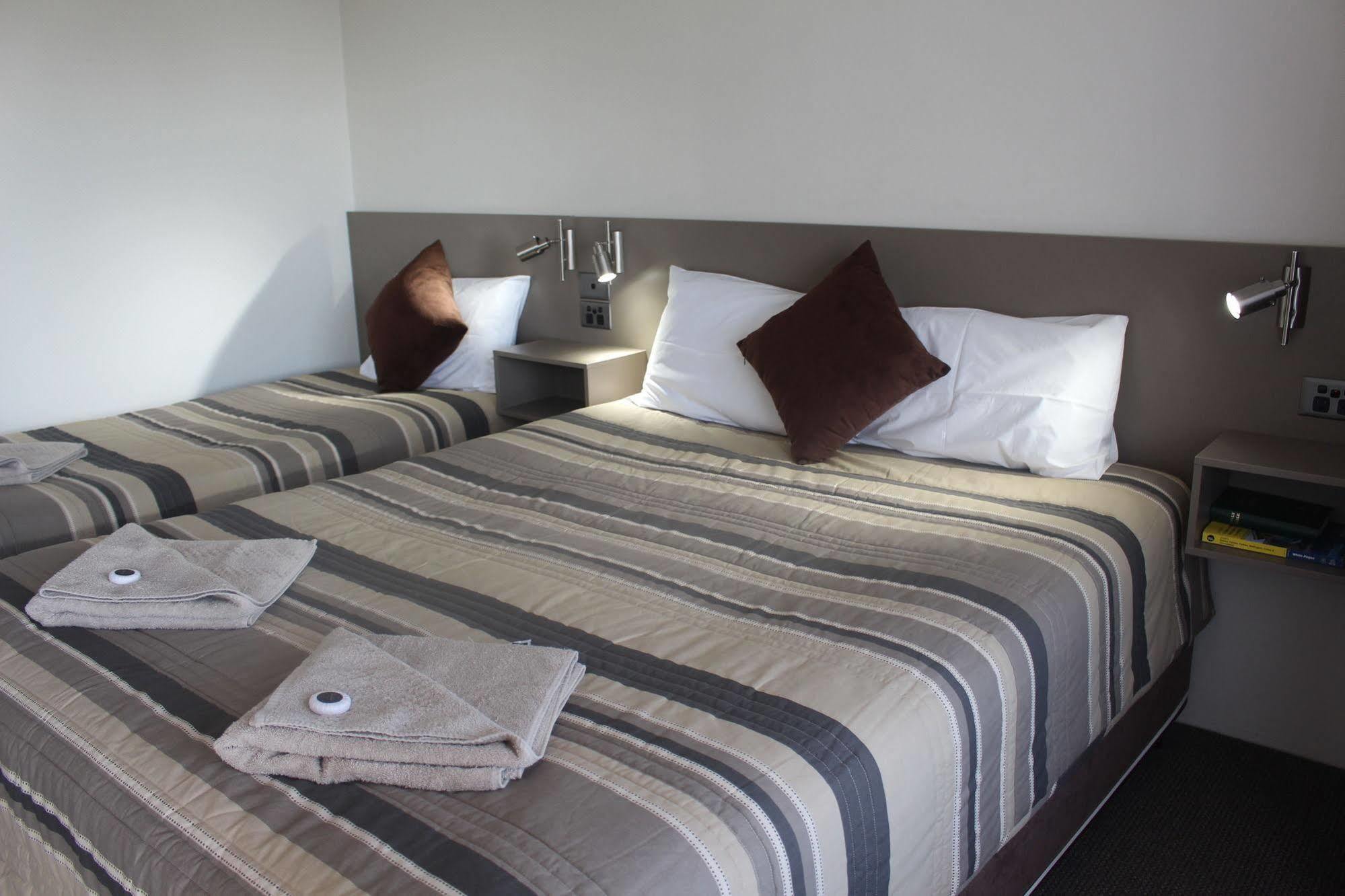 Centrepoint Motel Дабо Екстериор снимка