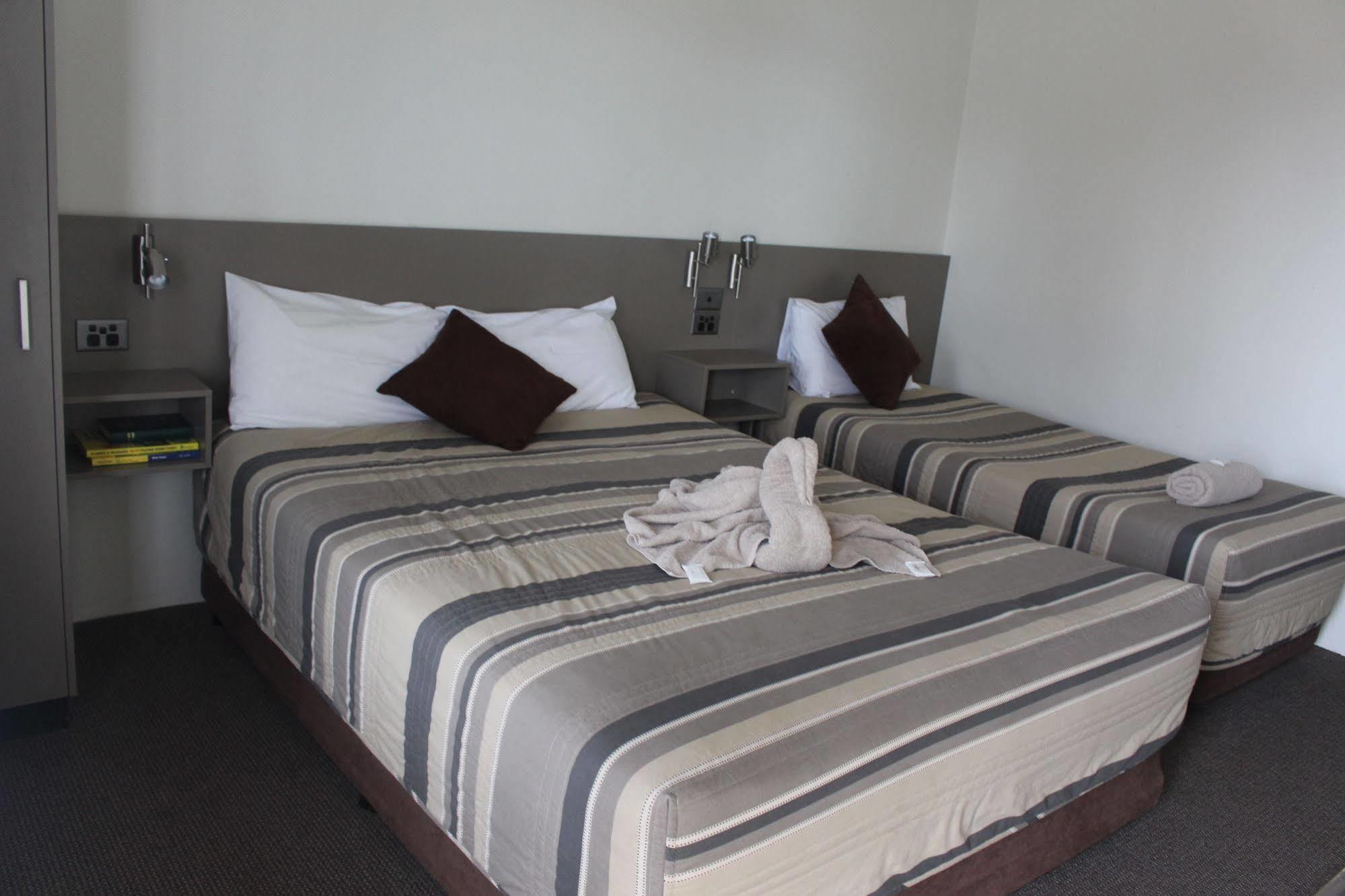 Centrepoint Motel Дабо Екстериор снимка