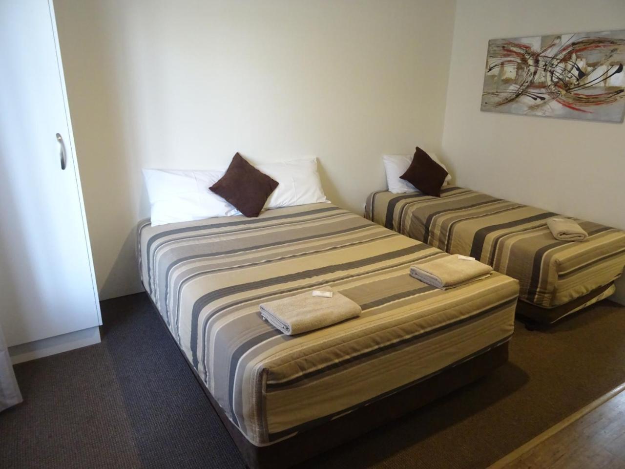 Centrepoint Motel Дабо Екстериор снимка